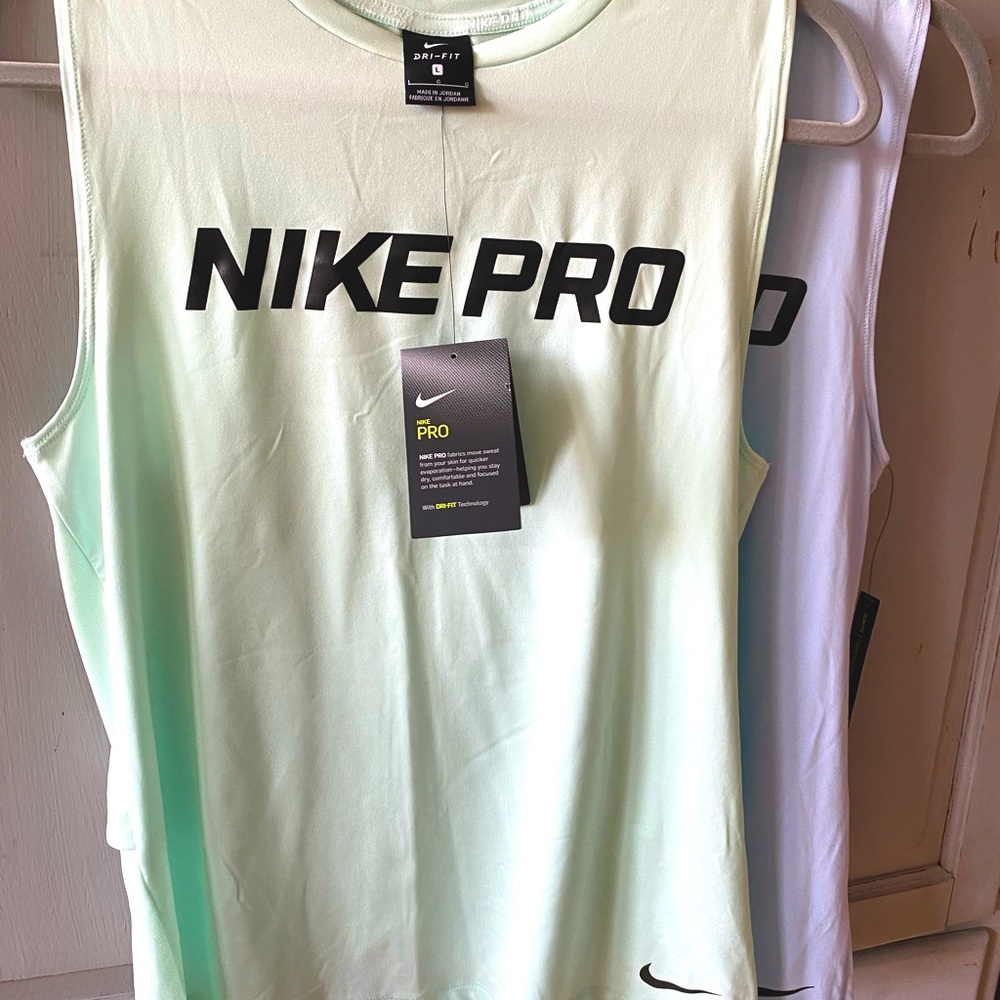 Women’s Nike Running Tanks Size L